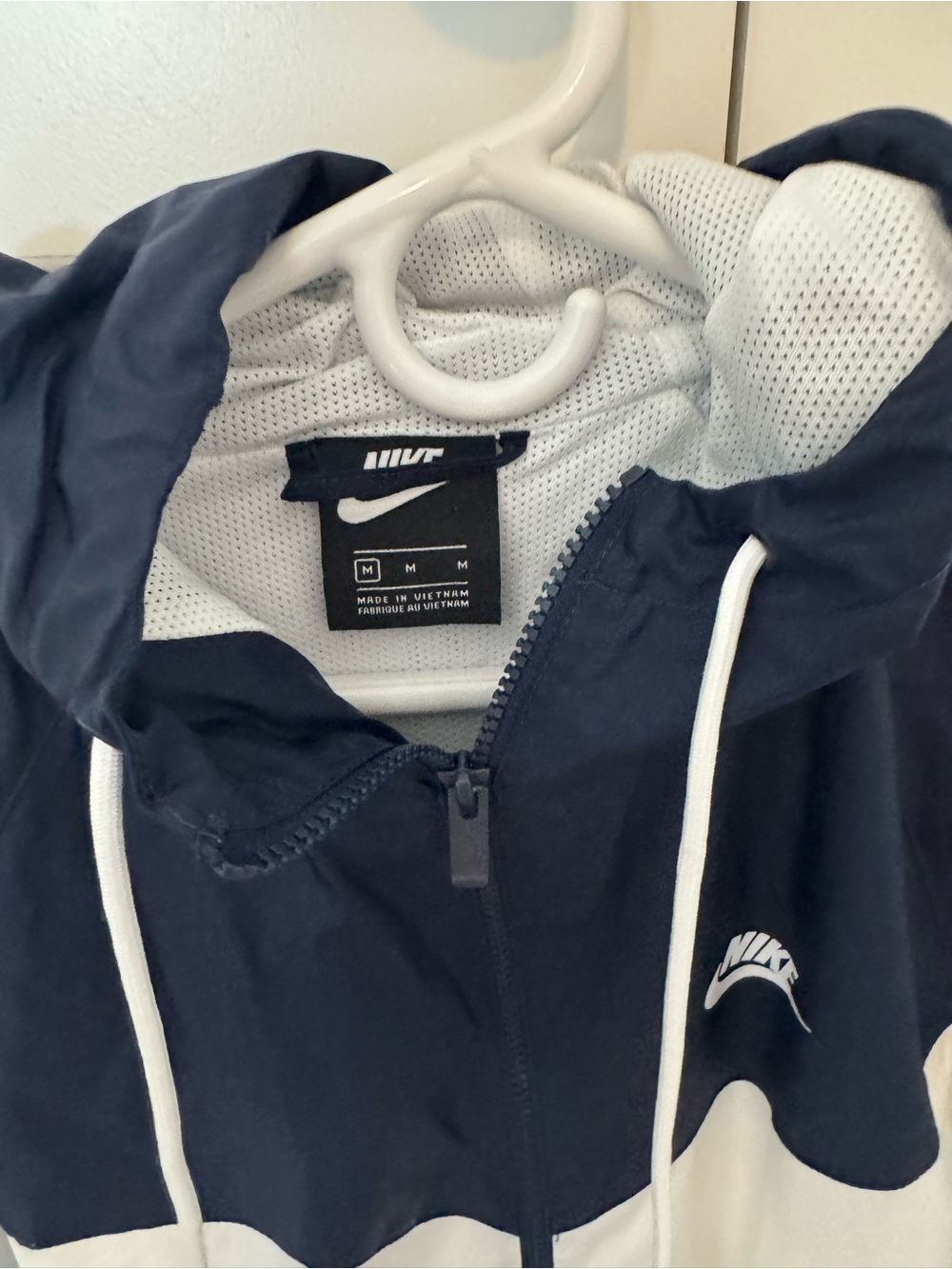 Nike Men’s Navy, White & Light Gray Hooded Windbreaker - Picture 3 of 3